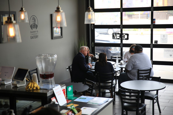 Governor Walz and Lt. Governor Flanagan talk with small business owner 