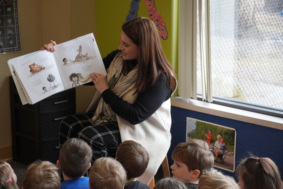 Lt. Governor Flanagan reads to children 