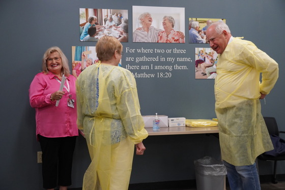 Governor Walz dons yellow PPE for nursing