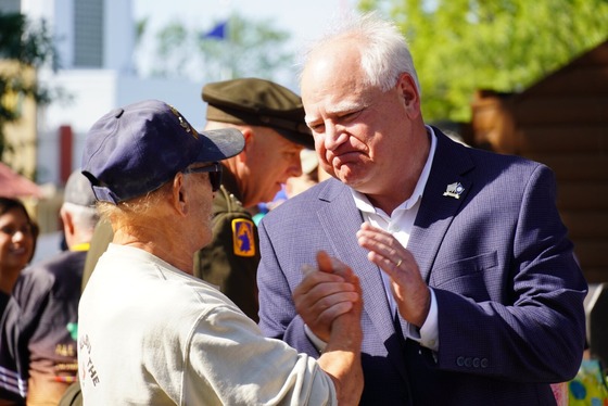 Governor Walz talks to veteran at fair 