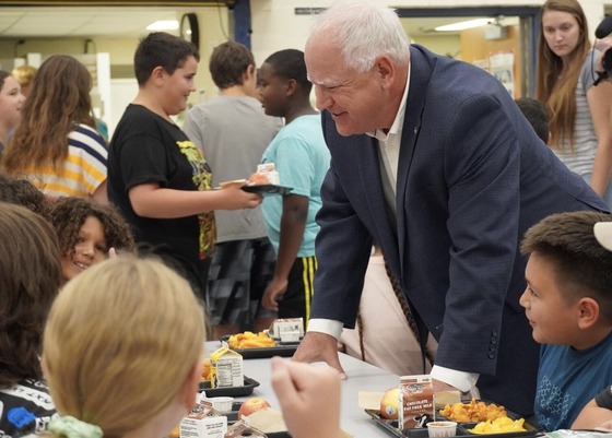 Governor Walz talks to students in lunchroom 