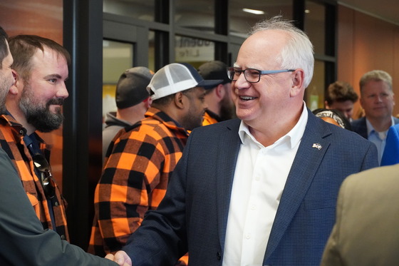 Governor Walz talks to union construction workers