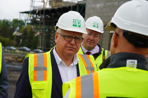 Governor Walz at construction site 