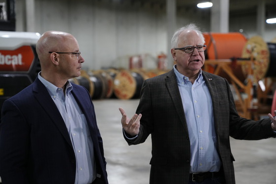 Governor Walz speaks to BevComm's CEO at the company's warehouse in Blue Earth