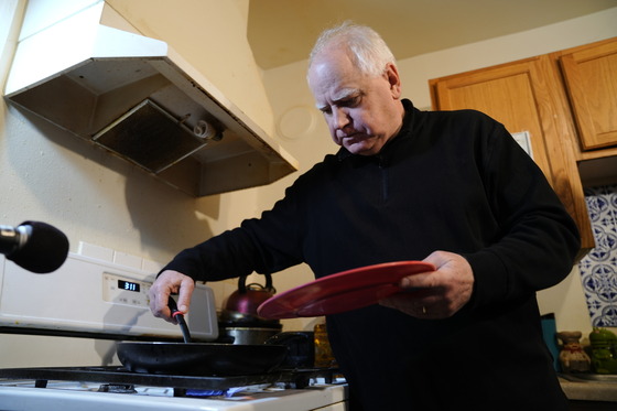 Governor Walz cooks an omelet for Felicia Johnson's daughter, for whom she is the primary care assistant.