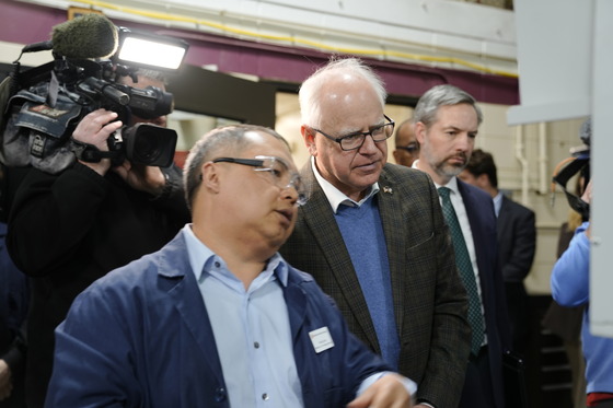 Governor Walz tours training facilities at Hennepin Technical College