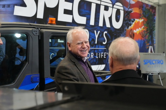 Governor Walz tours Spectro Alloy's facility in Rosemount.
