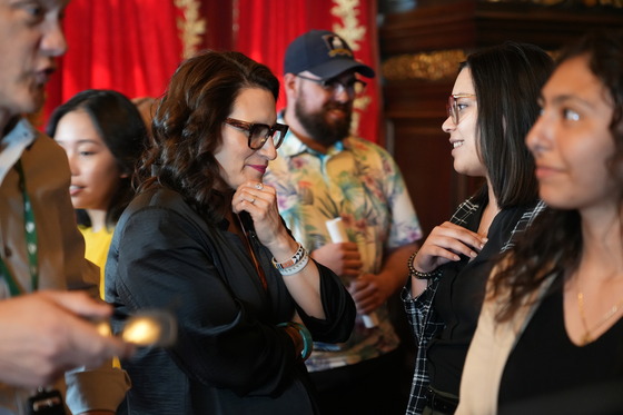 Lieutenant Governor Flanagan speaks to a student in the State Capitol