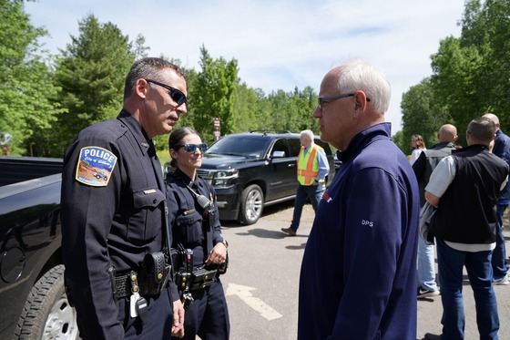 Governor Walz talks with police officer 