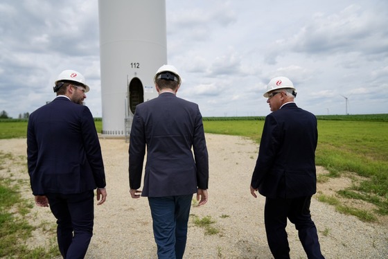 Governor Walz visits wind farm