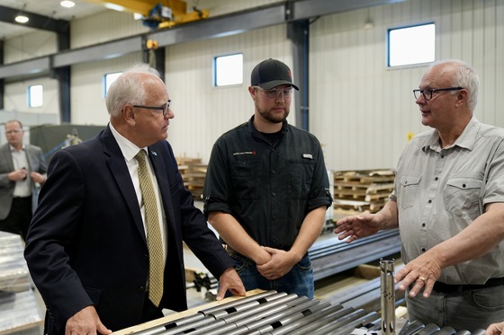 Governor Walz visits steel factory 