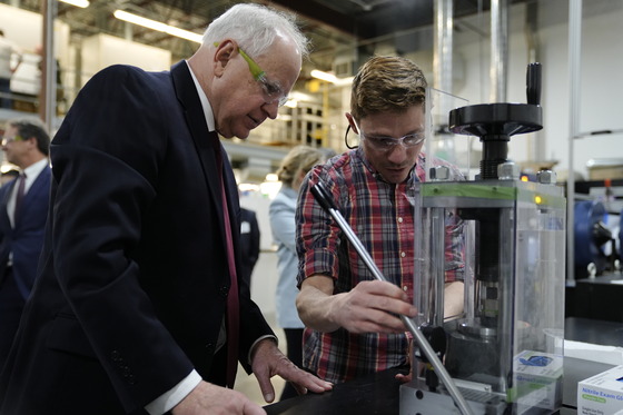 Governor Walz receives a demonstration at Niron Magnetics