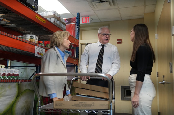 Governor Walz, First Lady Walz tour Neighborhood House's food shelf in Saint Paul