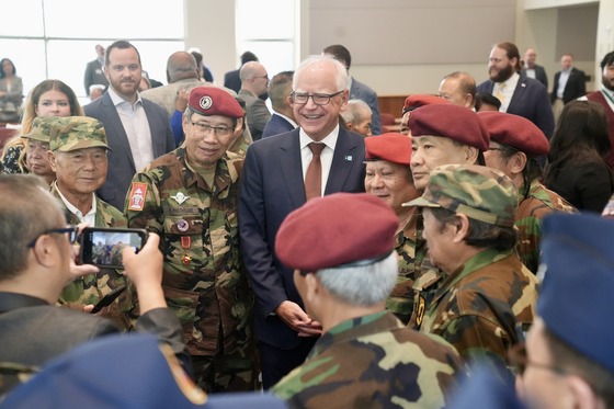 Governor Walz poses for picture with SGU veterans