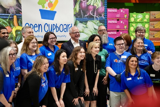 Governor Walz poses for a photo with volunteers at Open Cupboard