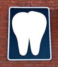 Sign with a picture of a tooth on it
