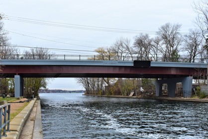 View of the Narrows Bridge face