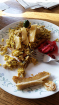 Plate with scrambled eggs that use Thanksgiving leftovers