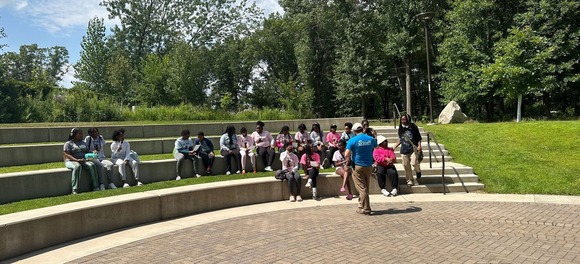 Minnesota African Women's Association volunteers