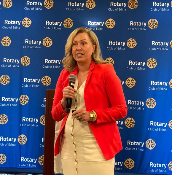 Heather speaks to the Edina Rotary club.