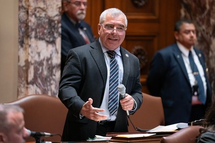 Senator Cwodzinski speaks on the MN Senate floor.