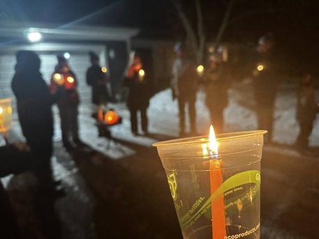 Community candle vigil for Alex Pretti