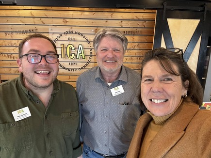 Rep. Acomb at ICA Food Shelf