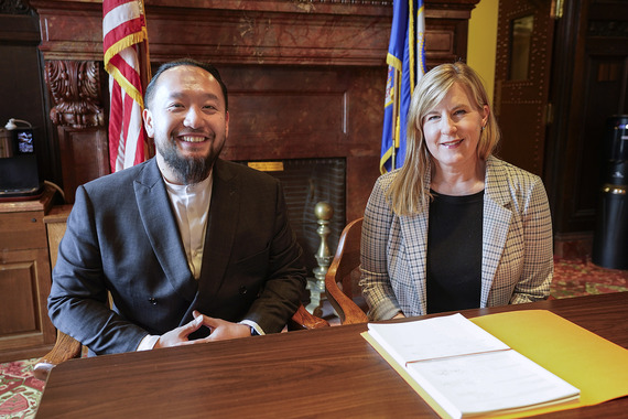 Photo of Rep. Lee with Speaker Melissa Hortman