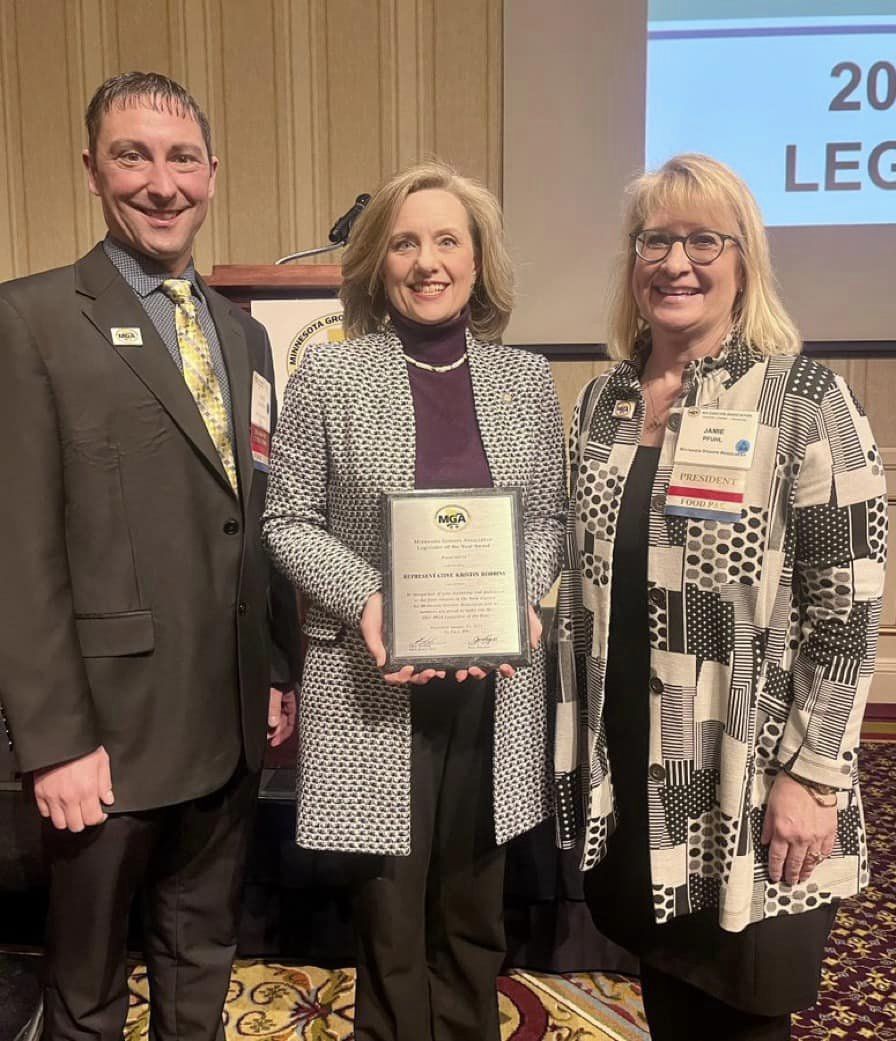 Robbins receives Minnesota Grocers Association Award