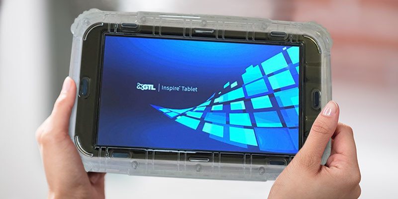 Hands holding a tablet.