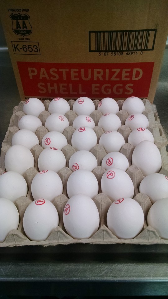 Pasteurized eggs with case