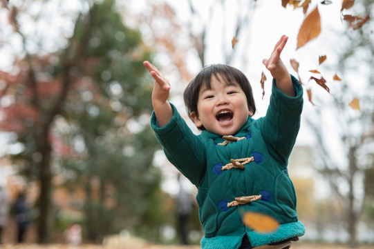 toddler throwing leaves