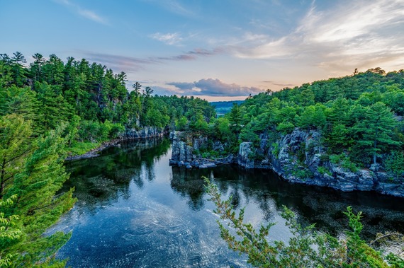 Photo of lake during sunset