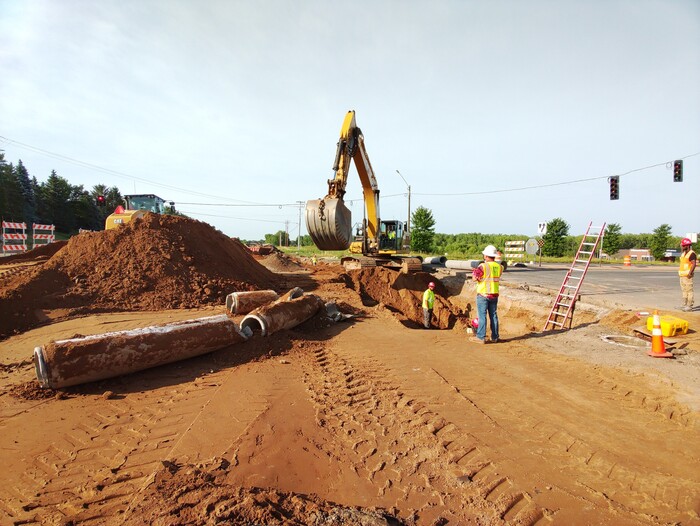 Crews continue installations of watermain and storm sewers along Bielenberg Drive south of Tamarack Road