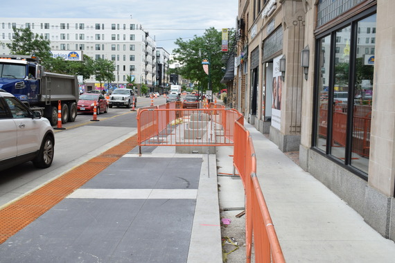 An image of a newly constructed B Line station platform at Lake & Lyndale