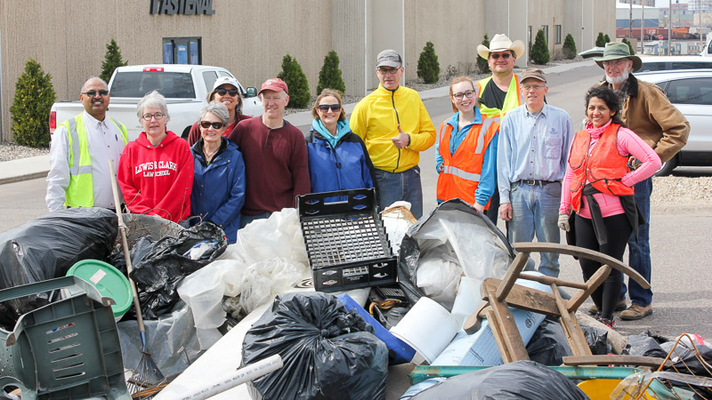 Volunteers at a Kasota Ponds cleanup event in 2017.
