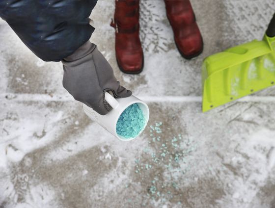Smart salting with a 12oz mug and shovel