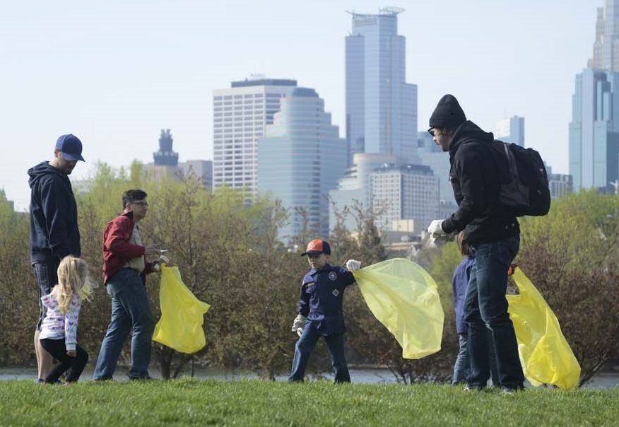 Earth Day Cleanup Boom Island