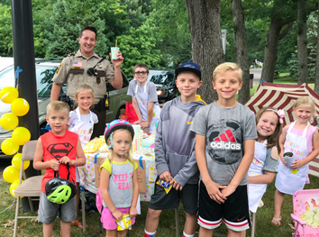 Lemonade stand in Shoreview August 2018