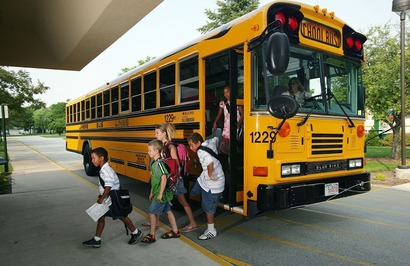 kids getting off school bus
