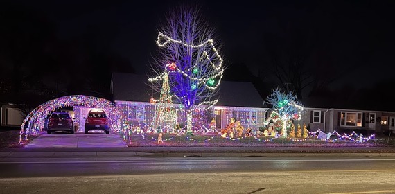 fan favorite holiday lights contest 2023