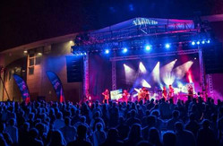 Down by the Riverside Crowd/Stage