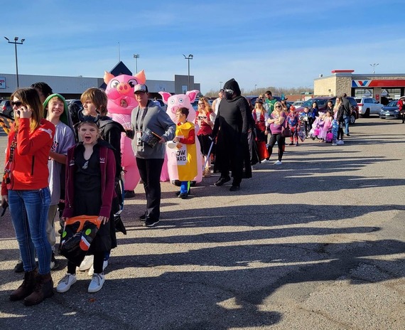 Trunk or treat - line of kids