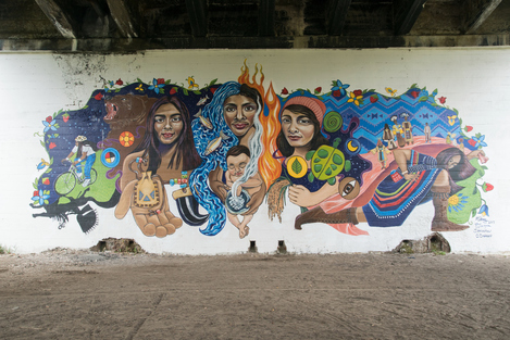 Photo of the Little Earth of United Tribes mural by Minneapolis College of Art & Design