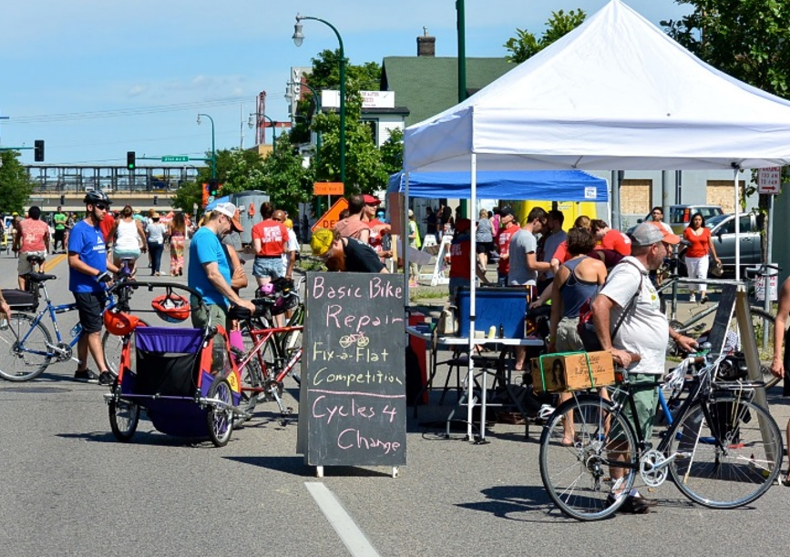 Open Streets Lake Street crowd at bike repair station