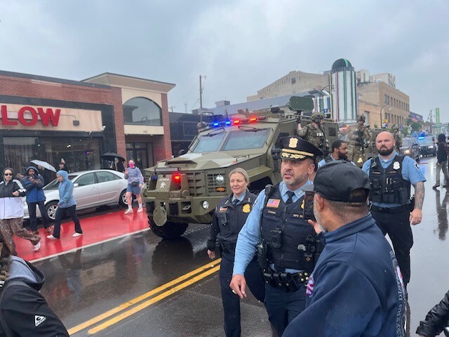 null Minneapolis Police on East Lake Street alongside federal agents.