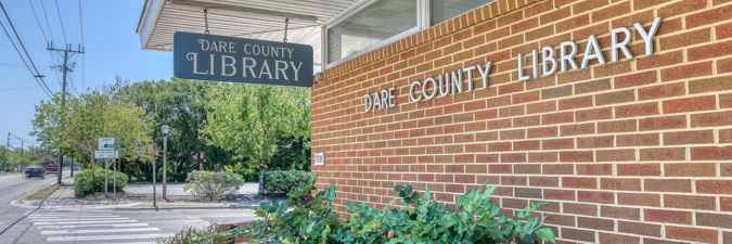 Image of the exterior of the Dare County Library branch located in Manteo. 