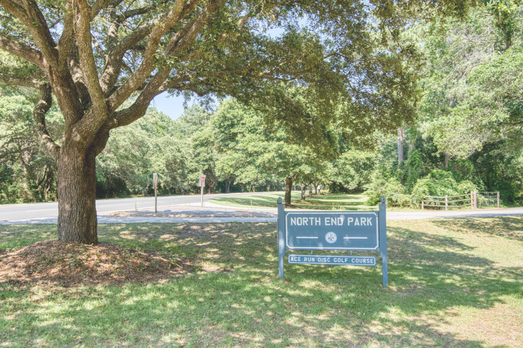 Image of the sign for Dare County's North End Park featuring the Ace Run Disc Golf Course