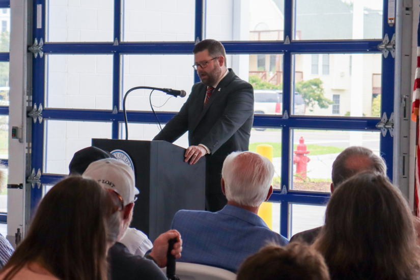 Picture of Mayor Windley giving his speech.