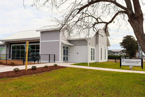 Image of the exterior of the new Manteo Youth Center buildind.